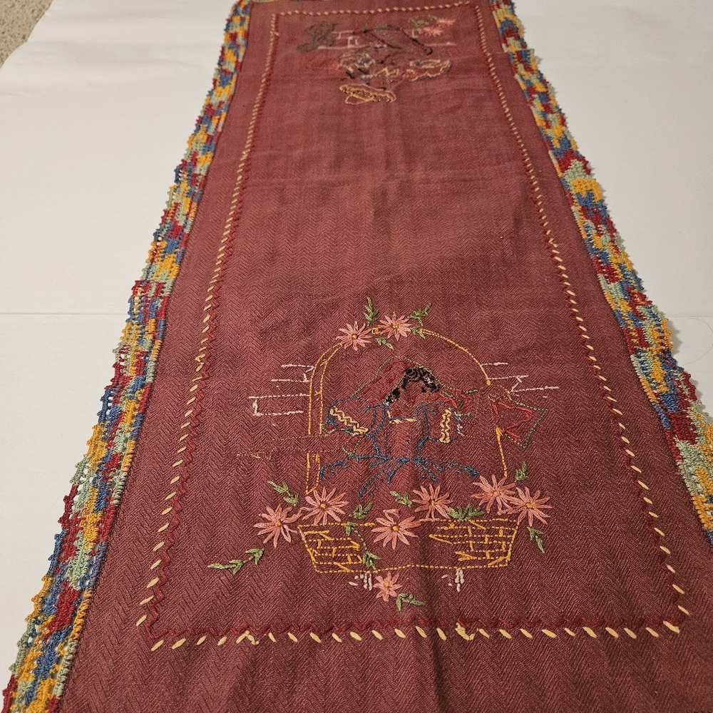 Table Runner Vintage 1950's 33" × 13" - Picture 7 of 10